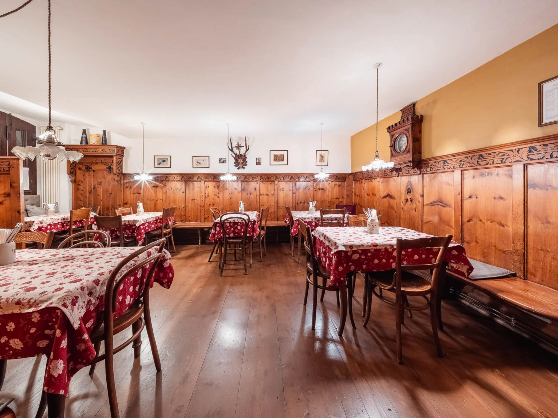Wirtshaus, Bier, Brot, Wasser und Eck: Das ist das Bozner.