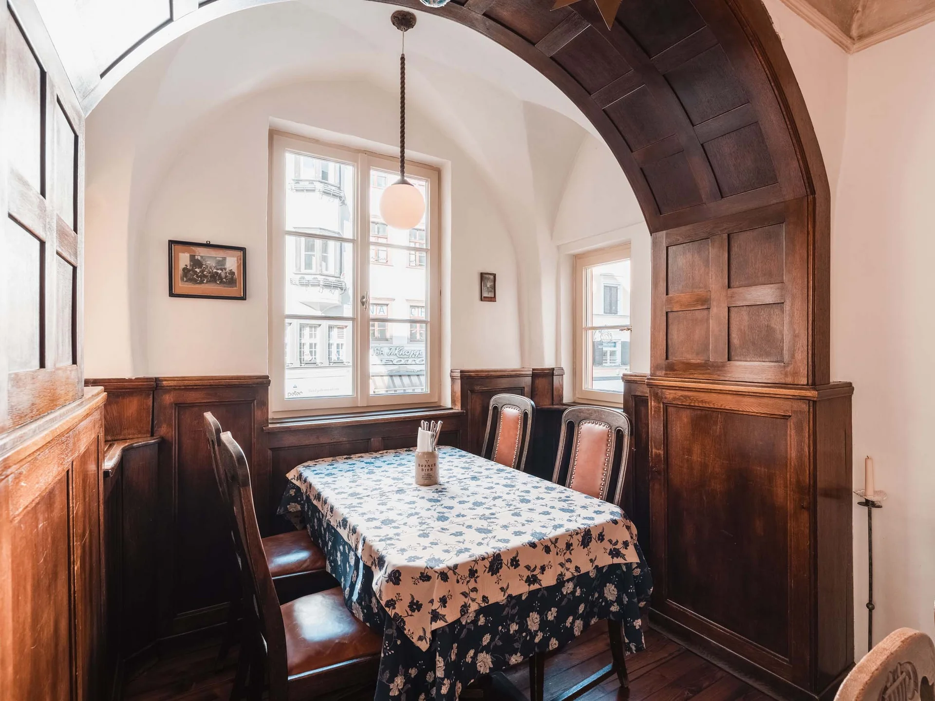 Wirtshaus, Bier, Brot, Wasser und Eck: Das ist das Bozner.