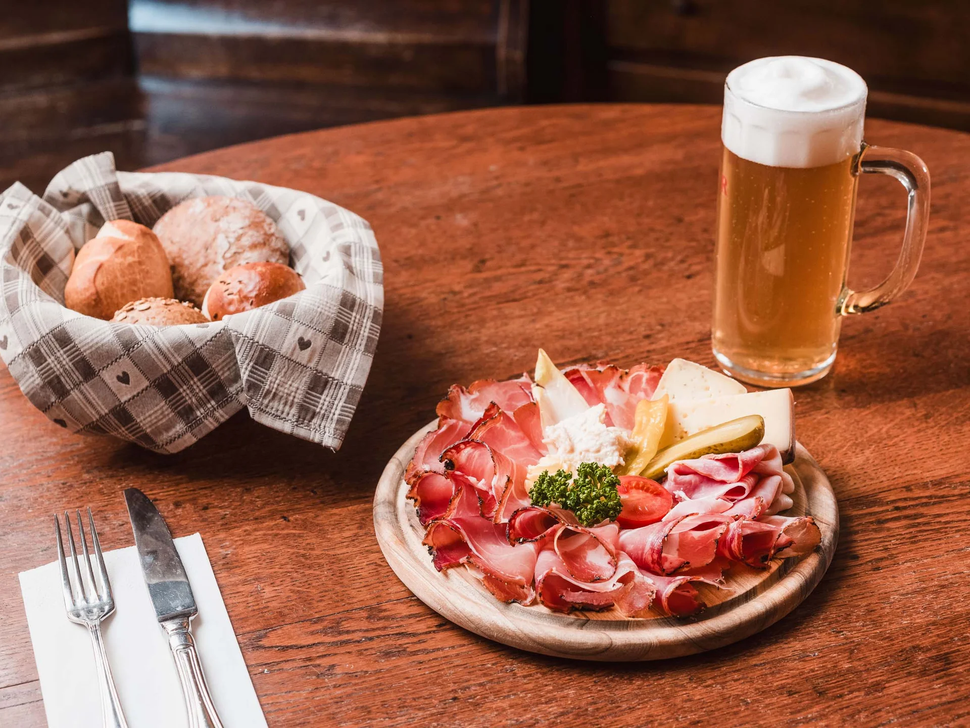 Wirtshaus, Bier, Brot, Wasser und Eck: Das ist das Bozner.