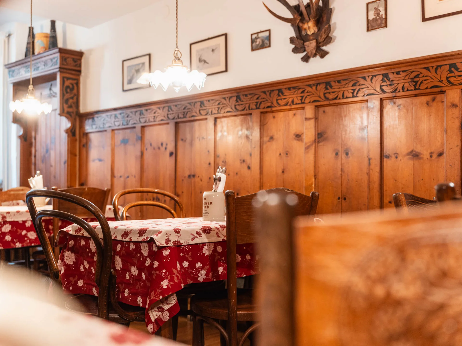 Wirtshaus, Bier, Brot, Wasser und Eck: Das ist das Bozner.